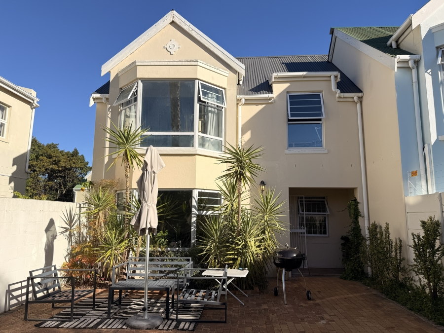 To Let 3 Bedroom Property for Rent in Wynberg Upper Western Cape